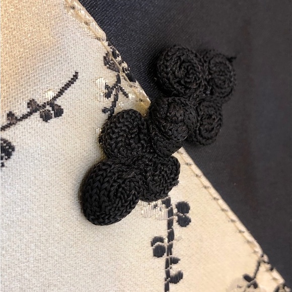 Asian inspired Black and Ivory silken bag with embroidered flower pattern - Picture 4 of 6